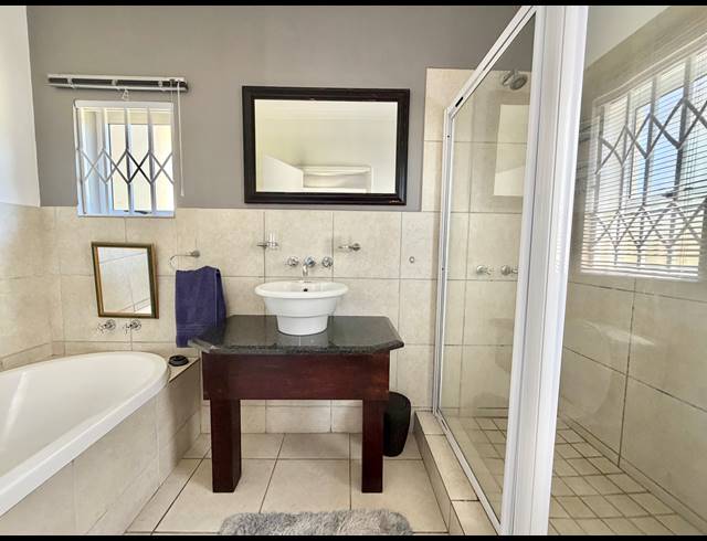 5 BEDROOM HOUSE FOR SALE IN BALLITO CENTRAL